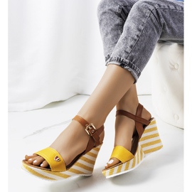 Žluté espadrilky na patrovém klínu žluť 1