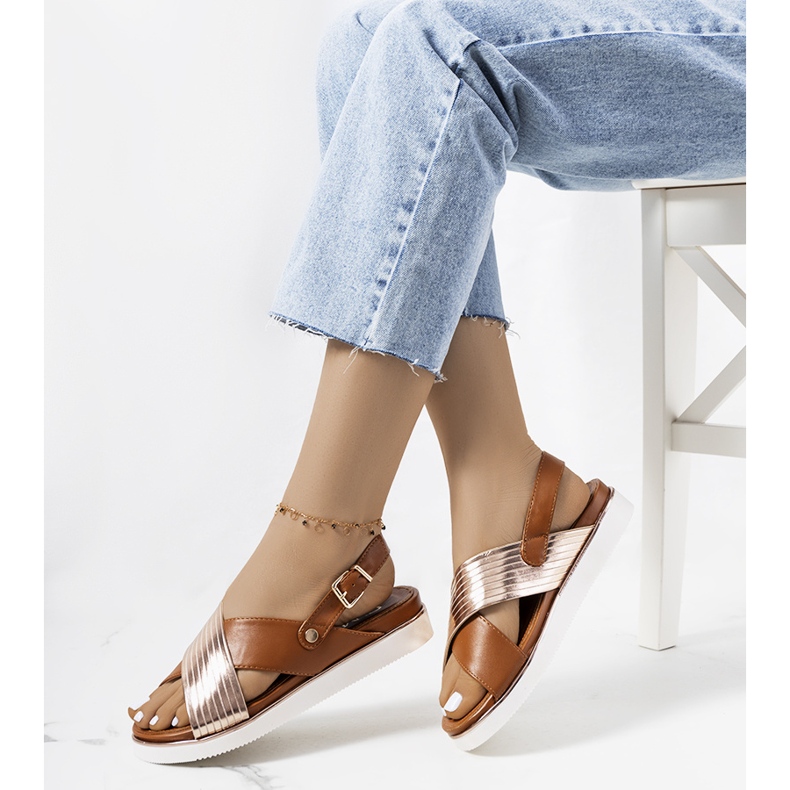 Hnědé sandály s kovovou vložkou Myrtle hnědý zlatý 1