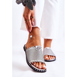 Vinceza Dámské prolamované pantofle se stříbrným froté ornamentem 1