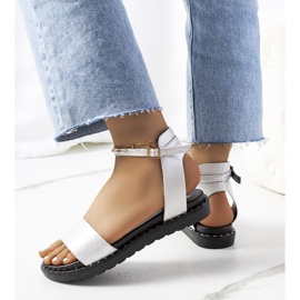 Bílé dámské sandály Perunka bílý 2