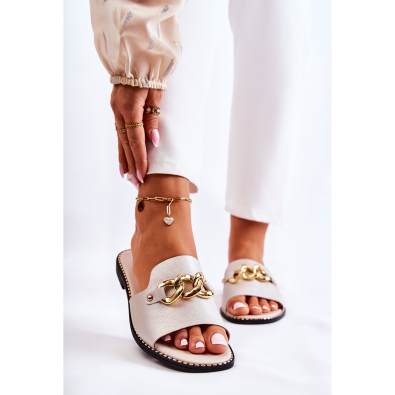 S.Barski Módní pantofle s řetízkem na plochém podpatku zlatá jemnost zlatý 1