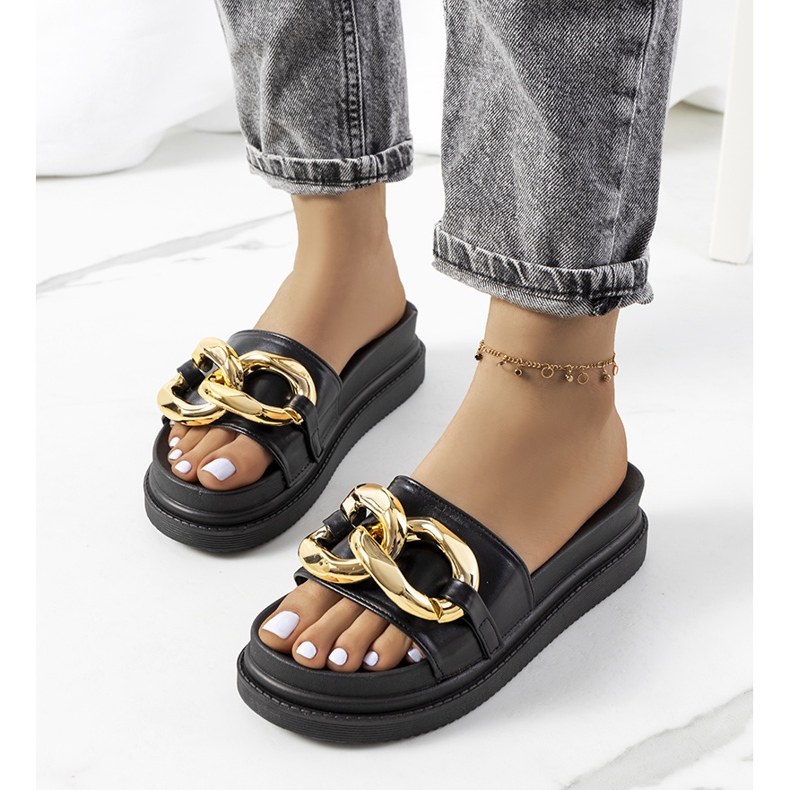 Černé pantofle na platformě Berloz černý 1