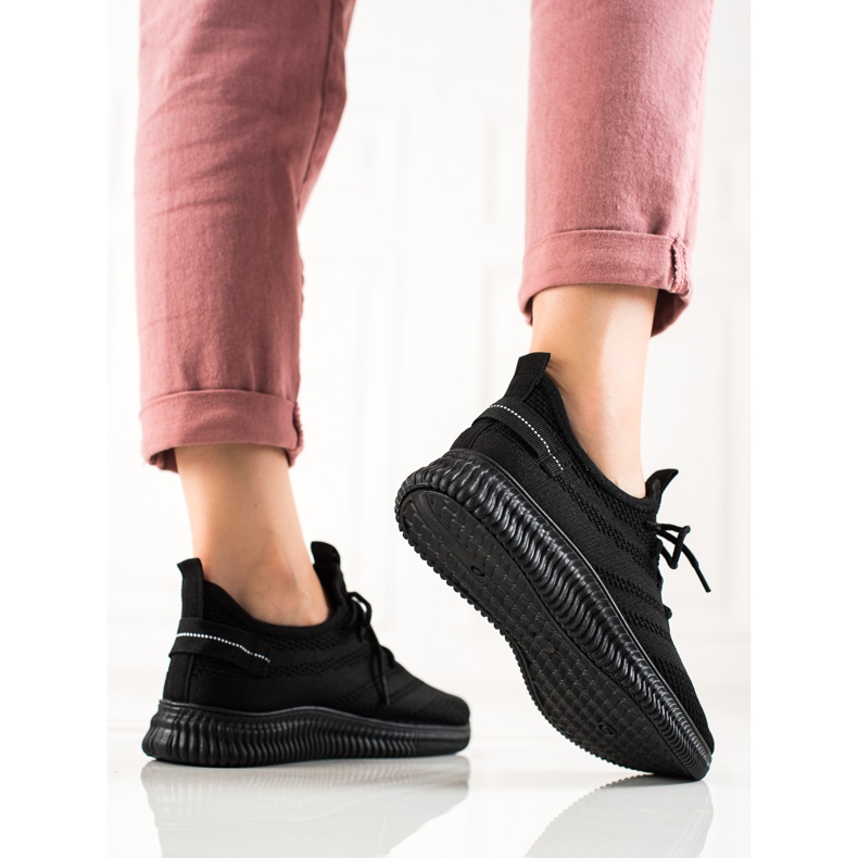 DK Pohodlná sportovní obuv černá 1