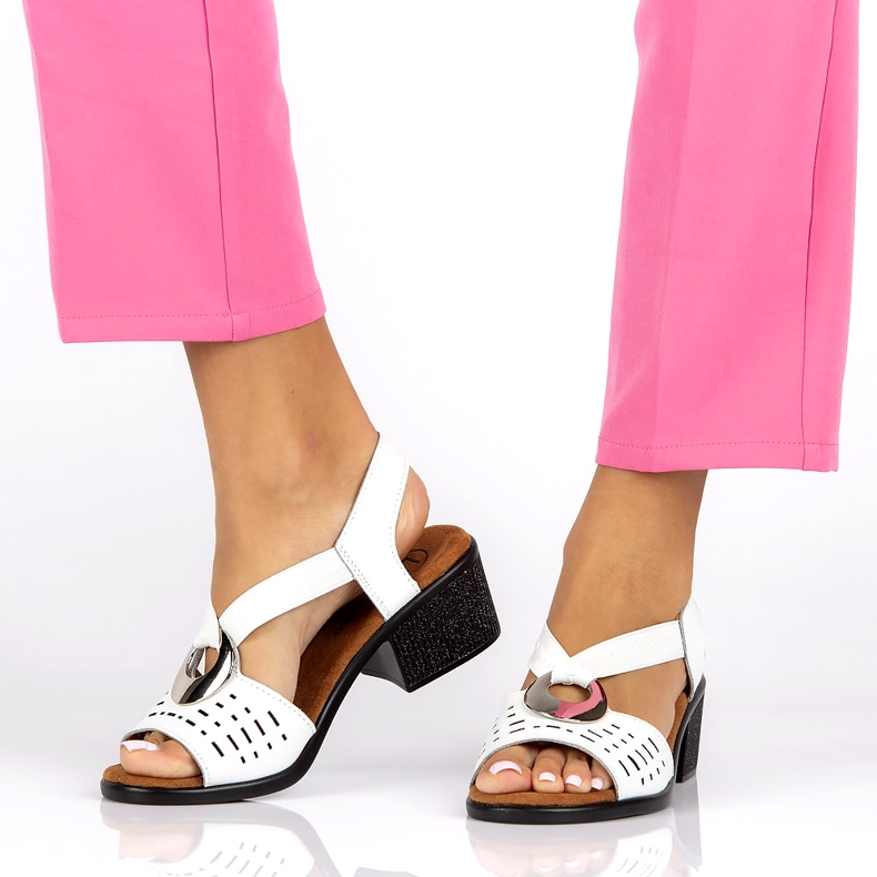 Kožená sandály s otevřenou prací s Filippo DS2308/22 bílá dekorace bílý 6