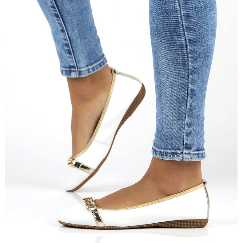 Kožené balerínky s řetízkem Filippo DP3709/22 bílé bílý 1