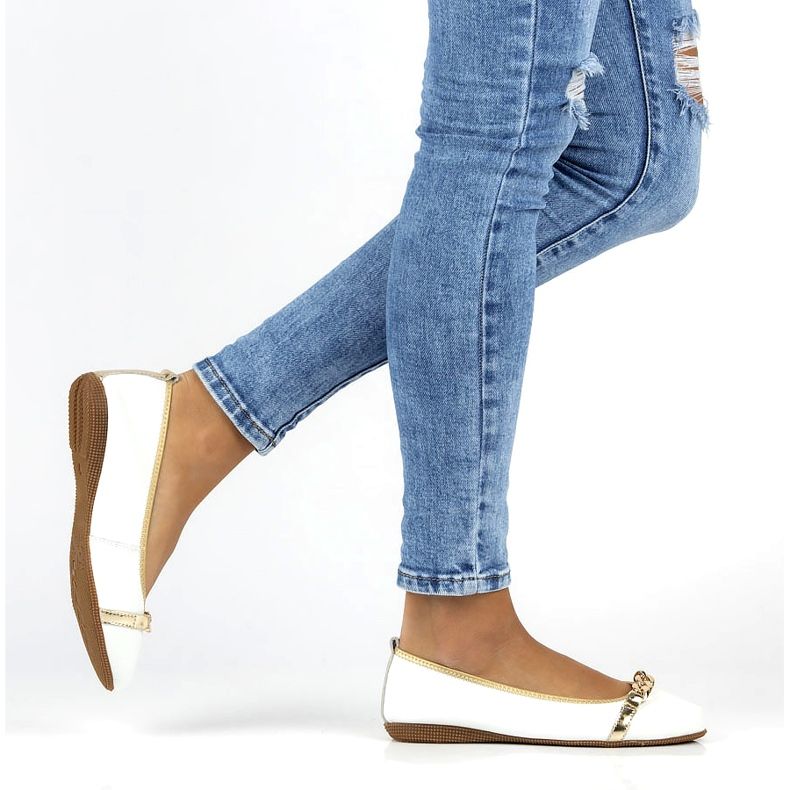 Kožené balerínky s řetízkem Filippo DP3709/22 bílé bílý 5