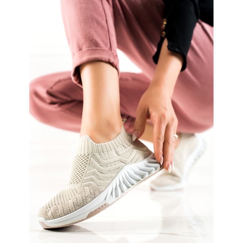 DK Nazouvací sportovní obuv béžový 1 DK Nazouvací sportovní obuv béžový 1