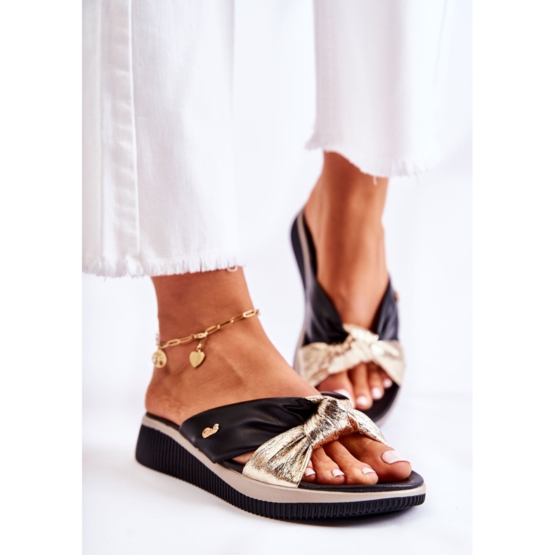 PE1 Pohodlné kožené dámské pantofle černozlatá Neyla černá 1