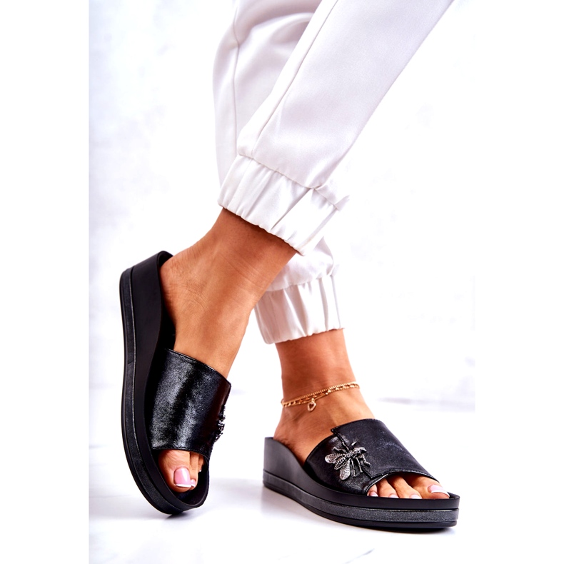 Vinceza Módní dámské pantofle s ozdobou černé dírky černá 2 Vinceza Módní dámské pantofle s ozdobou černé dírky černá 2