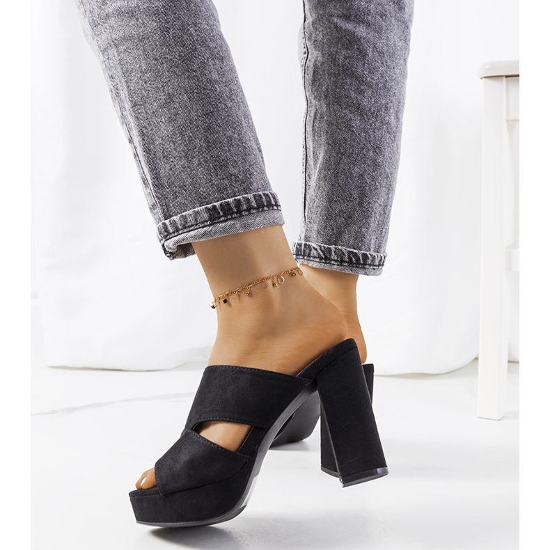 Černé pantofle na sloupku Horn černá 2