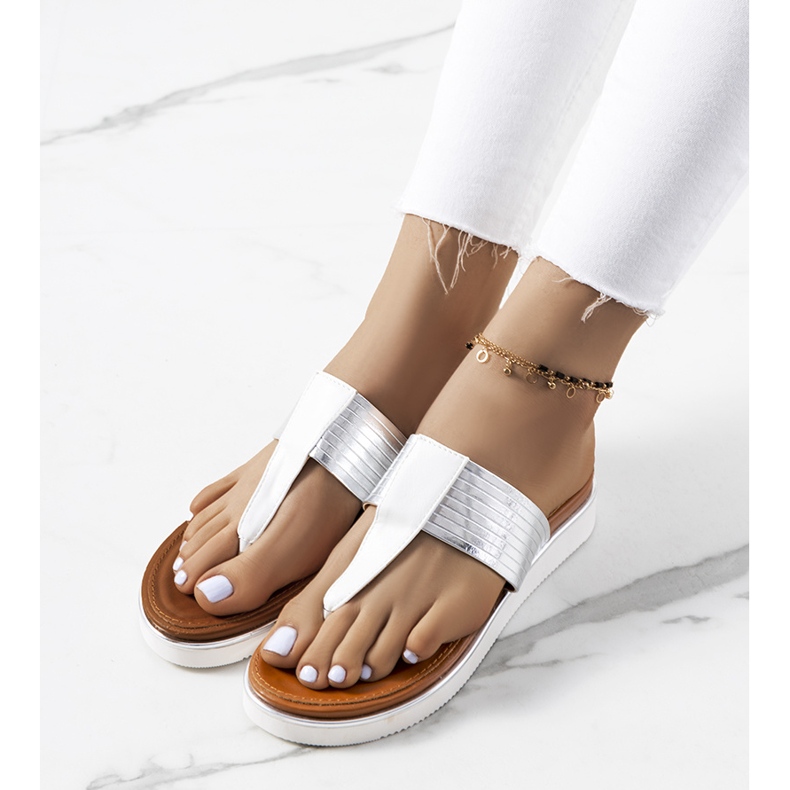 Bílé metalické pantofle Murilo bílý 1