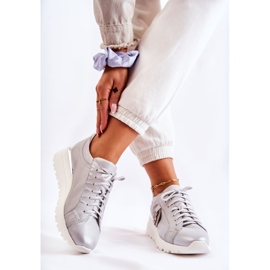 Kožená sportovní obuv na klínku Maciejka 05492-11 Stříbrná stříbrný 2 Kožená sportovní obuv na klínku Maciejka 05492-11 Stříbrná stříbrný 2