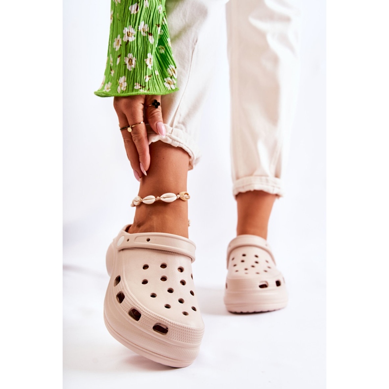 FS1 Dámské pěnové pantofle Crocs Beige Coline béžový 1