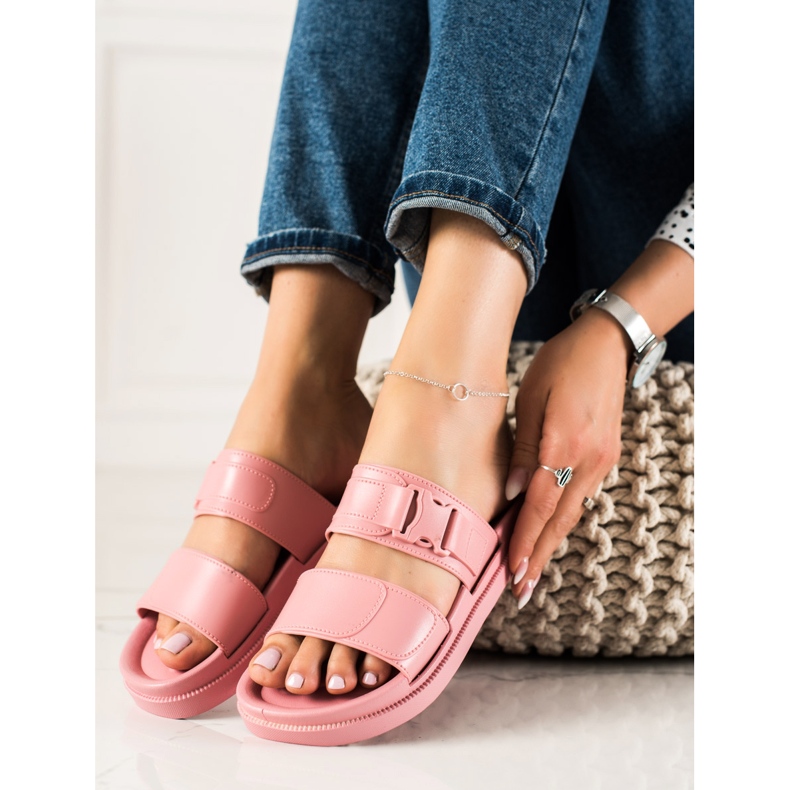 SHELOVET Růžové pantofle s přezkou růžový 1