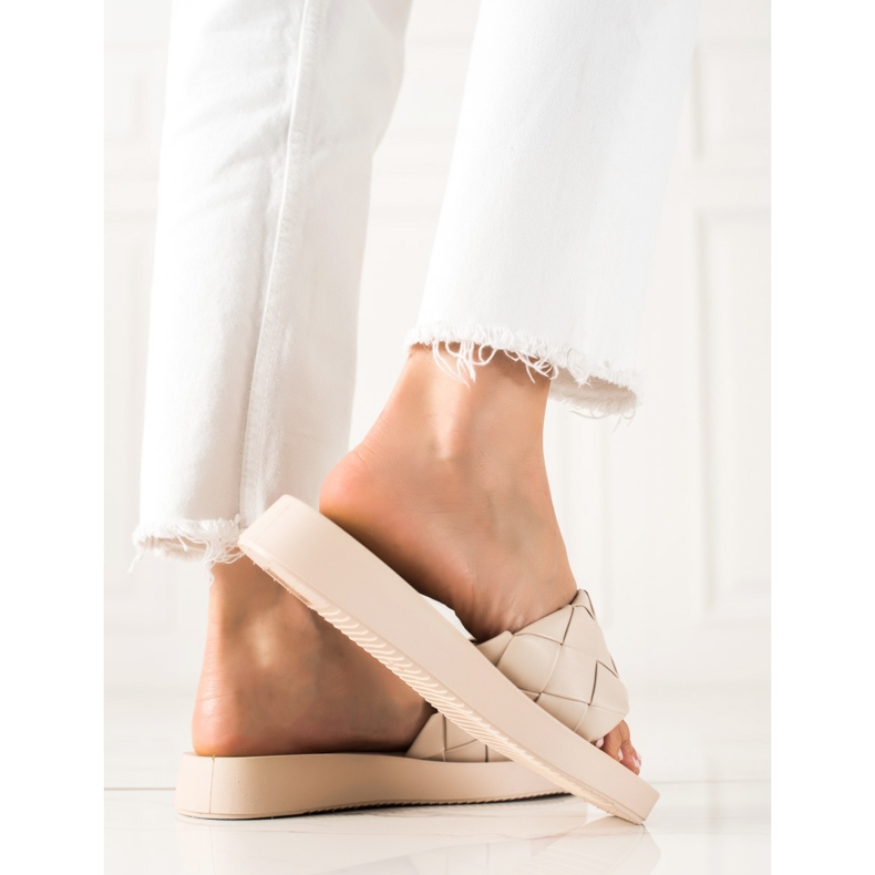 Small Swan Béžové pantofle béžový 1