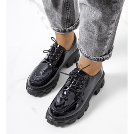 Černé lakované dámské boty Donker černá 1