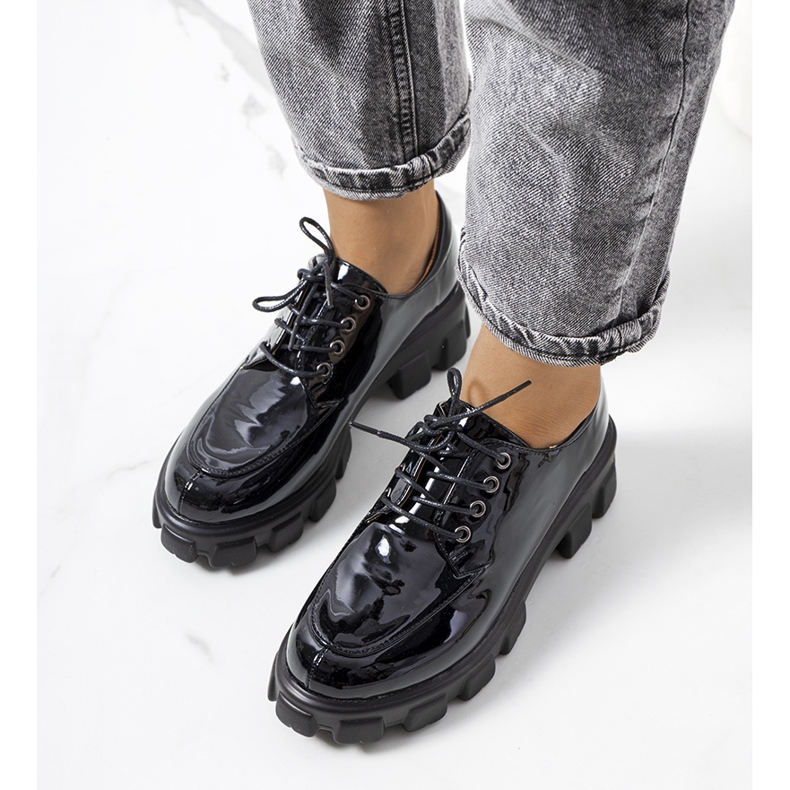 Černé lakované dámské boty Donker černá 1