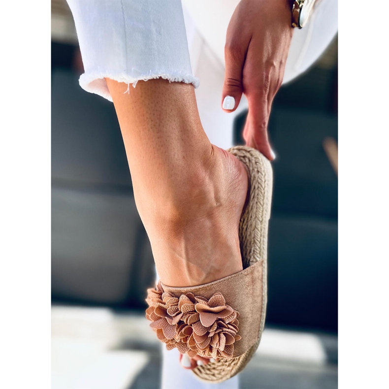 Květinové fiesta Pantofle Primrose Camel béžový 1