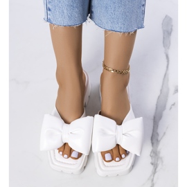 Bílé pantofle na podrážce traktoru Platt bílý 1