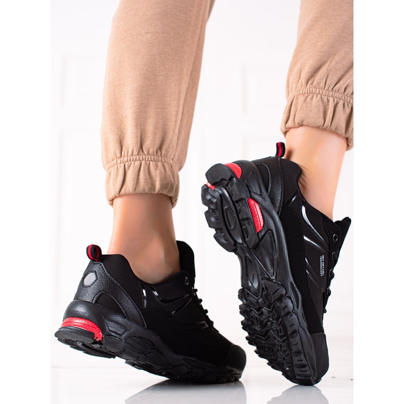 DK Pohodlné trekové boty černá 1