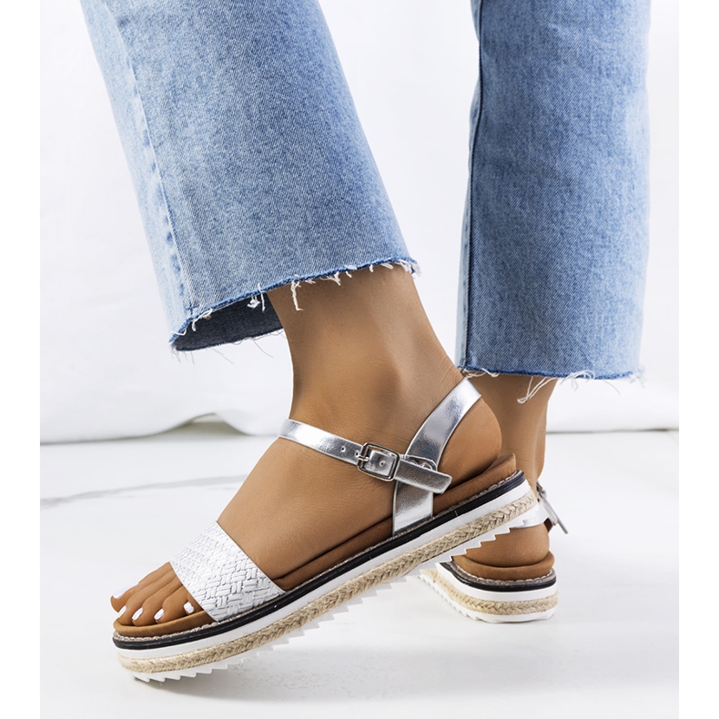 Stříbrné sandály na zdobené platformě Acton stříbrný 1 Stříbrné sandály na zdobené platformě Acton stříbrný 1