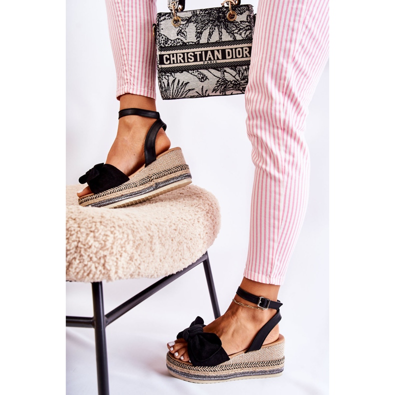 FE1 Černé semišové sandály na klínku Natina černá 2