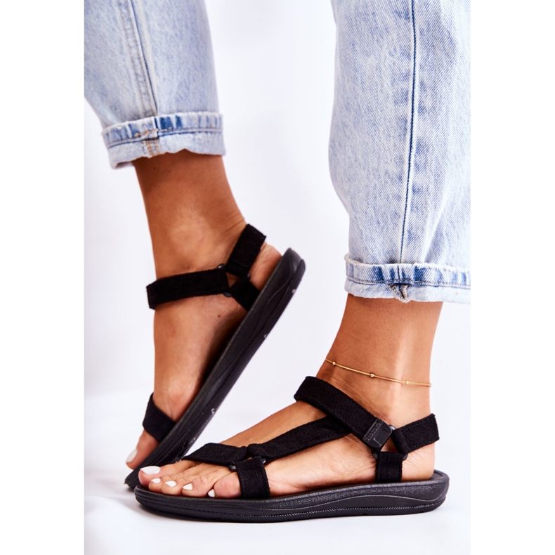 Dámské černé semišové sportovní sandály Harris černá 2