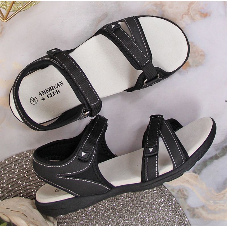 Černé sportovní sandály na suchý zip At the American Club černá 2