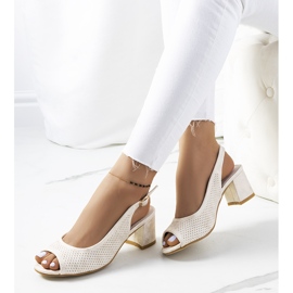 Zlaté prolamované sandály na sloupku Malone zlatý 1 Zlaté prolamované sandály na sloupku Malone zlatý 1