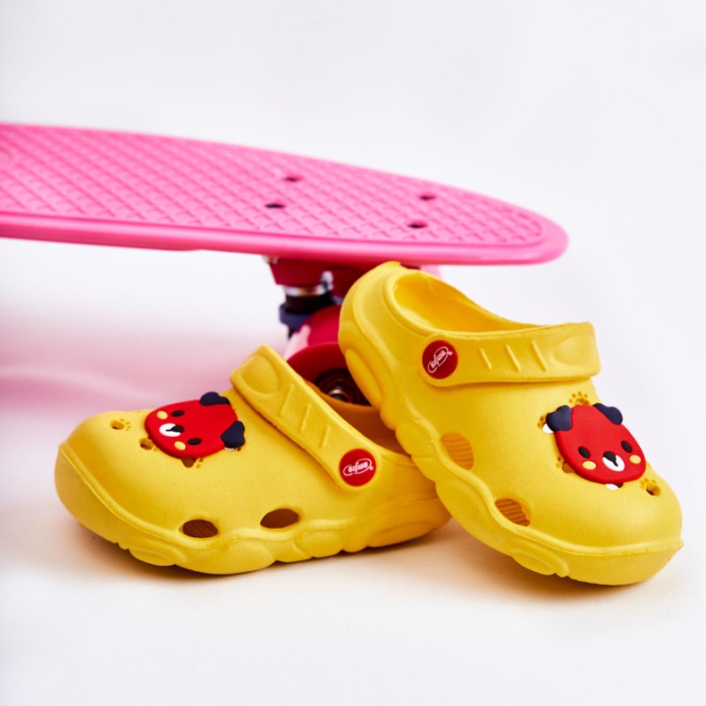 BEFADO S.A. Dětské pantofle Kroks Miś Befado 159X107 Žluté žlutá 2