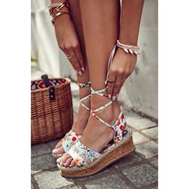 FS3 Dámské vázané sandály espadrilky s bílými květy lamour vícebarevný 2