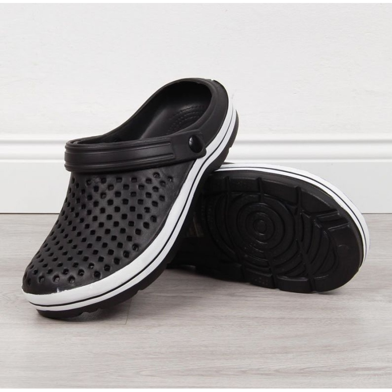 Novinky W EVE300A černé prolamované pantofle černá 2