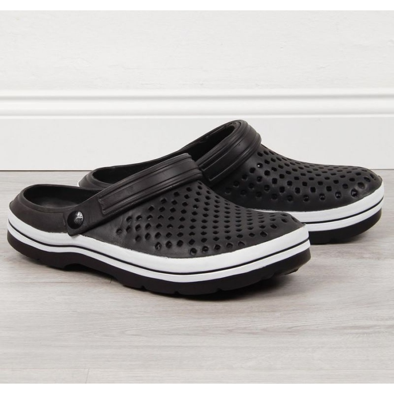 Novinky M EVE301A černé prolamované pěnové pantofle černá 1