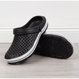 Novinky M EVE301A černé prolamované pěnové pantofle černá 2