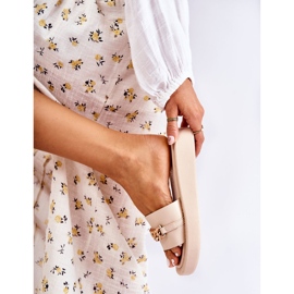 S.Barski Módní béžové pantofle Megosa s řetízkem béžový 1