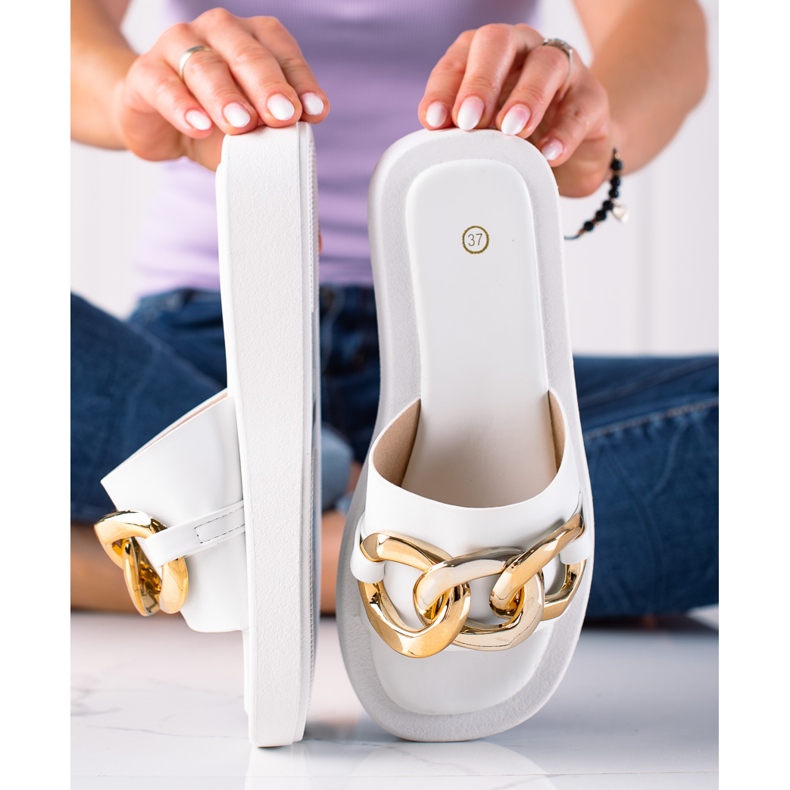 SHELOVET Módní pantofle s řetízkem bílý 1