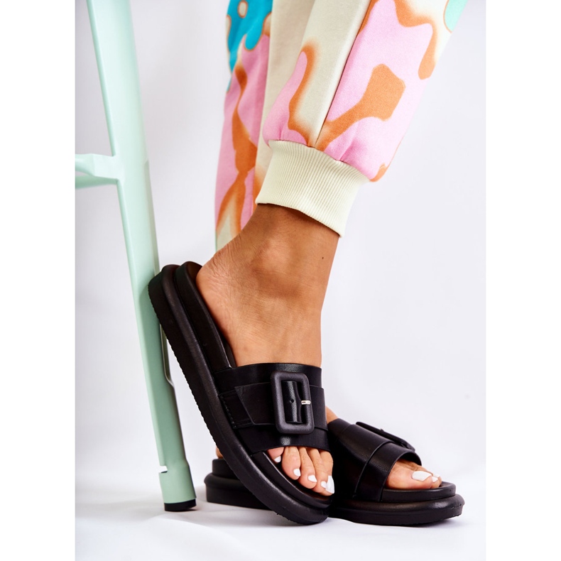 Dámské černé pantofle s přezkou Devia černý 2