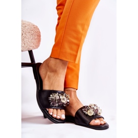 Kožené dámské pantofle s ozdobou Nicole 2726 Černá 1