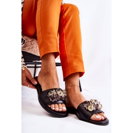 Kožené dámské pantofle s ozdobou Nicole 2726 Černá 2
