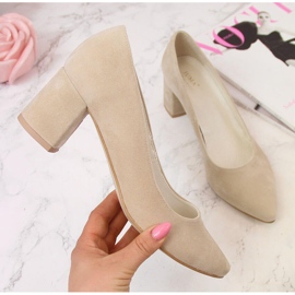 Lodičky na sloupu v béžovém semišovém provedení Juma béžový 2