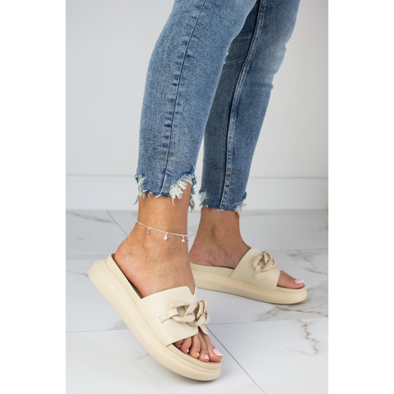 Béžové pantofle na platformě Laura La.Fi s řetízkem béžový 1