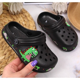 Black American Club Cokes pantofle s dinosaurem černá 2