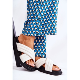 Klasické dámské bílé kožené pantofle Daron bílý 1