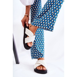 Klasické dámské bílé kožené pantofle Daron bílý 2