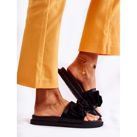 PJ1 Klasické dámské kožené pantofle s mašlí Černá Dessy 3
