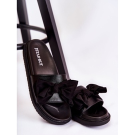 PJ1 Klasické dámské kožené pantofle s mašlí Černá Dessy 5