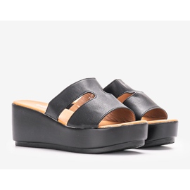 Černé pantofle na platformě Duffel černý 1