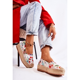 FS3 Módní nazouvací espadrilky v bílých květech Morice vícebarevný 2 FS3 Módní nazouvací espadrilky v bílých květech Morice vícebarevný 2