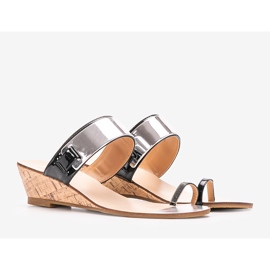 Černé otevřené pantofle na klínku Trentino černá 1