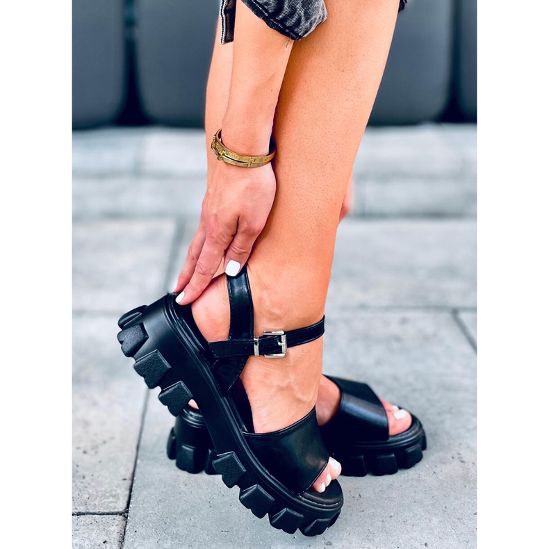 Sandály na silné podrážce Saint Black černá 2